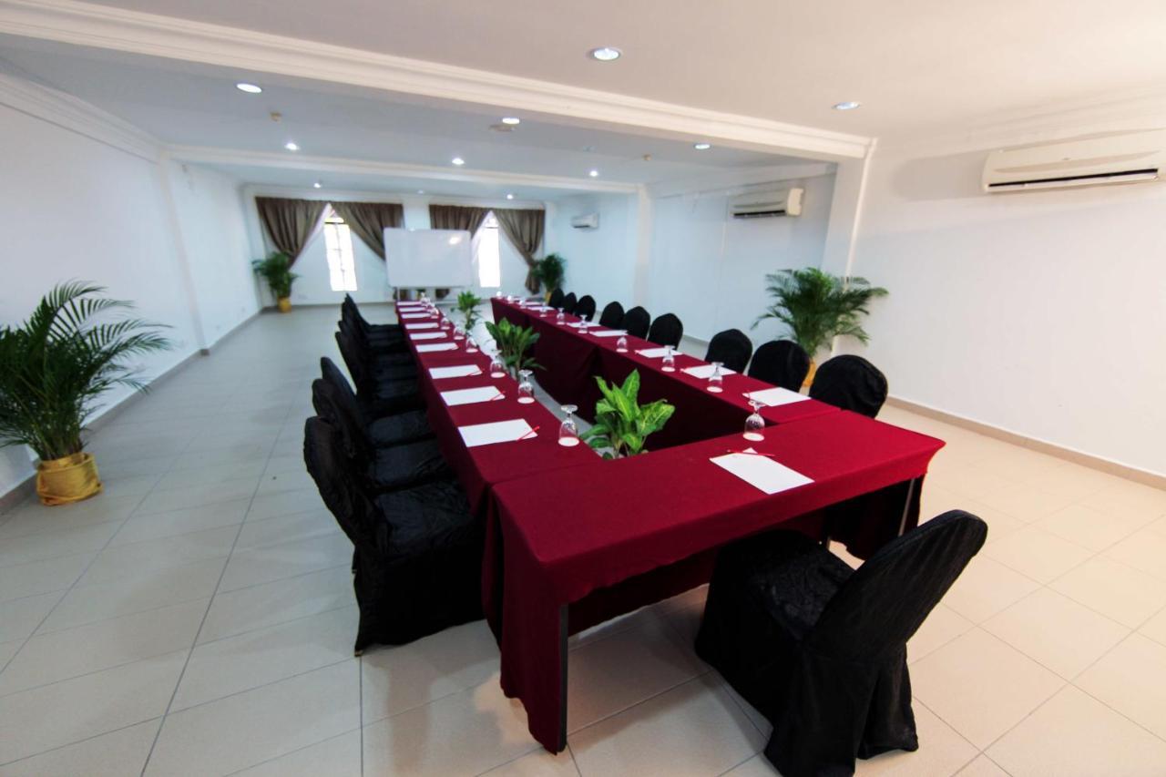 Lotus Desaru Beach Resort & Spa Bandar Penawar Екстериор снимка