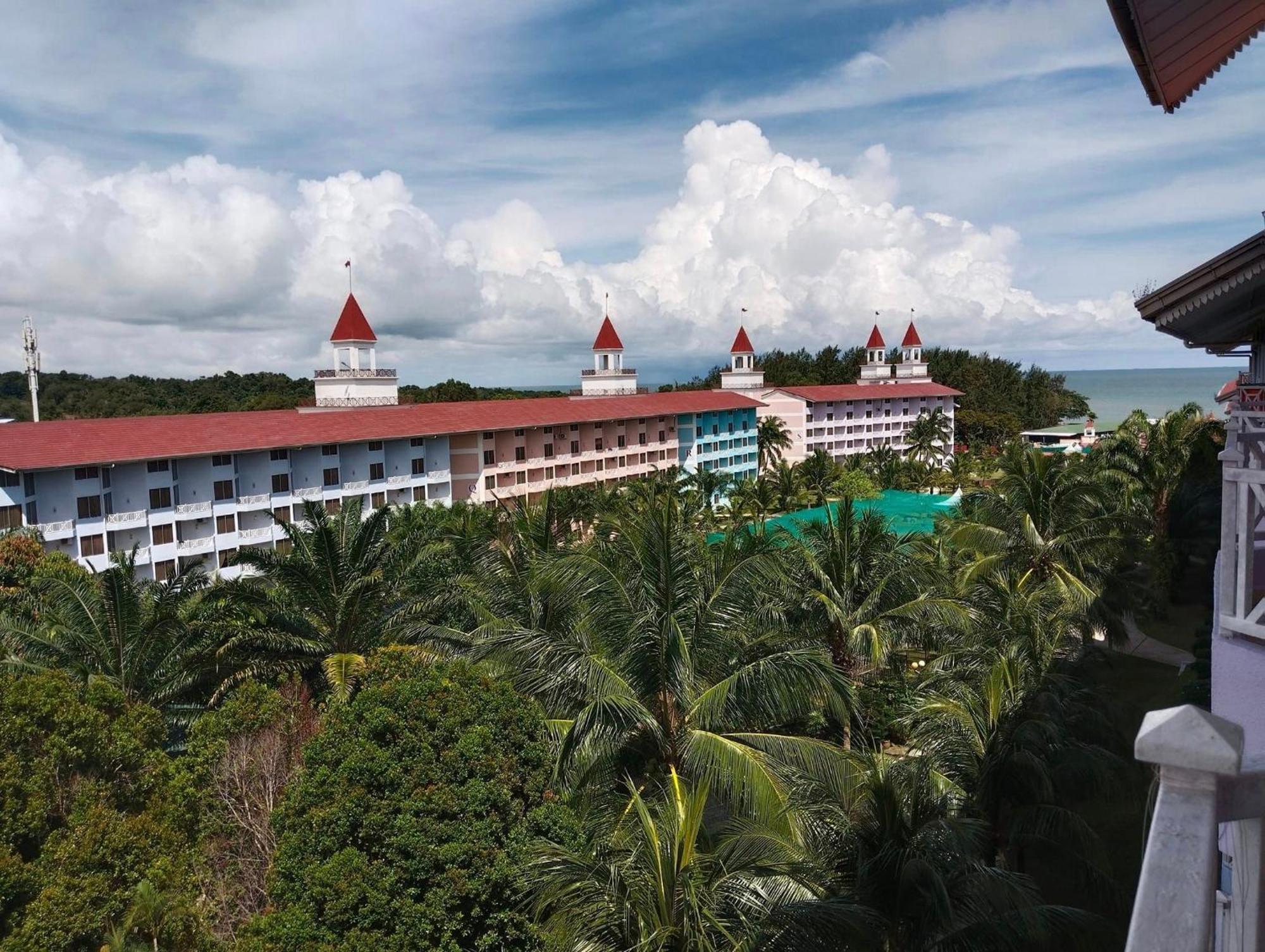 Lotus Desaru Beach Resort & Spa Bandar Penawar Екстериор снимка